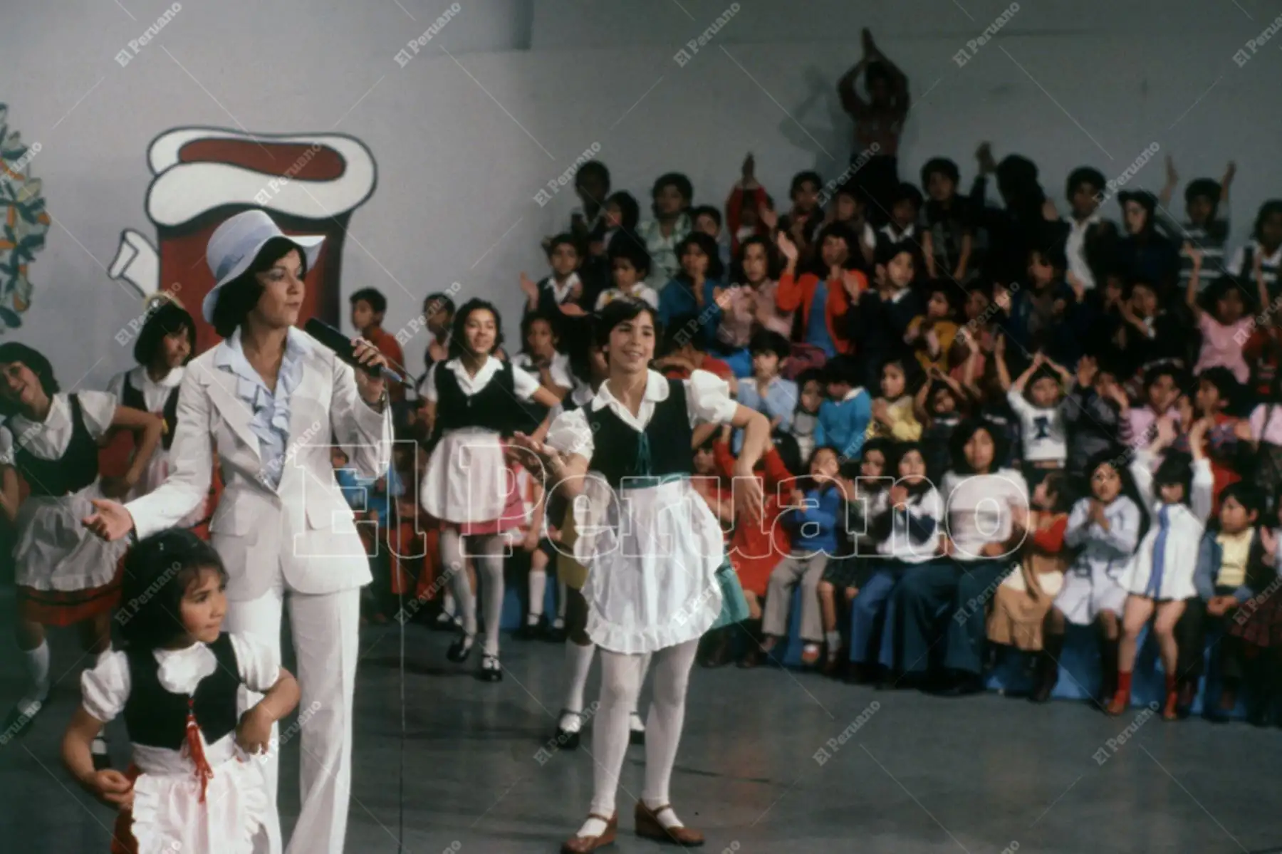 Lima - octubre 1978 / Yola Polastri conductora del programa infantil Hola Yola en los estudios de América Televisión. Foto: Archivo Histórico de El Peruano