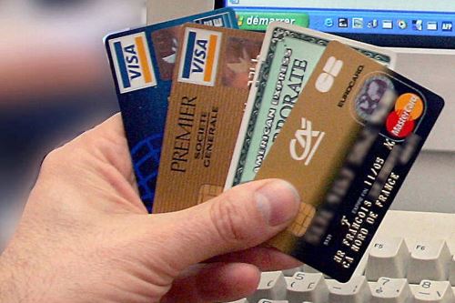 Tarjetas de crédito, si no se saben usar pueden generar sobreendeudamiento. Foto: AFP.