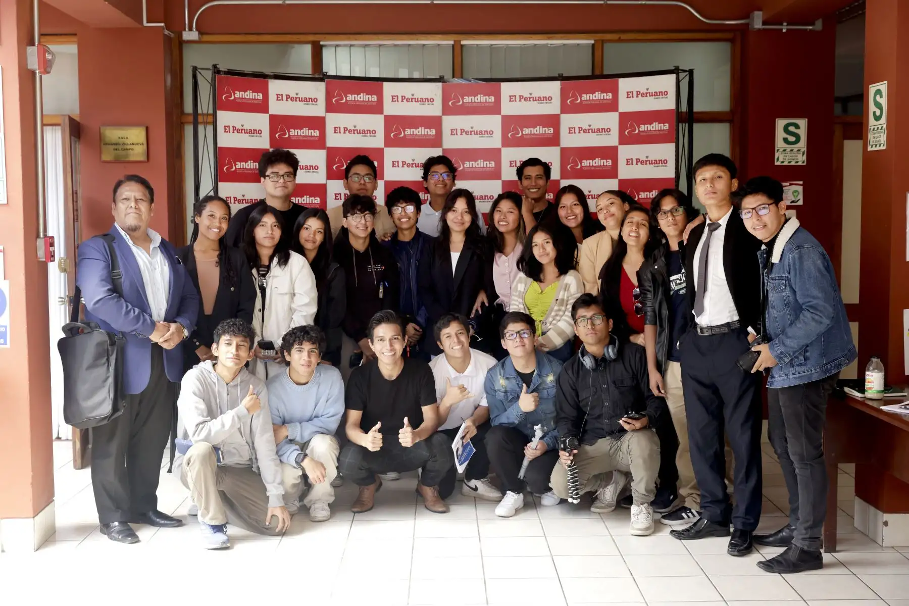 Vive Andina. Estudiantes de la Universidad Peruana Unión, Facultad de Ciencias Humanas y Educación III ciclo de la carrera de Ciencias de la Comunicación visitan Editora Perú. Foto: ANDINA/Luis Iparraguirre