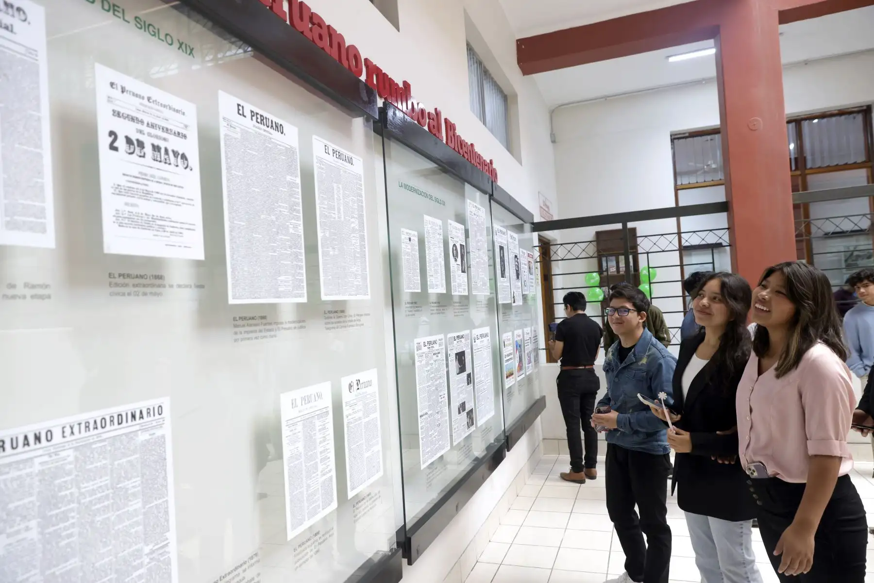 Vive Andina. Estudiantes de la Universidad Peruana Unión, Facultad de Ciencias Humanas y Educación III ciclo de la carrera de Ciencias de la Comunicación visitan Editora Perú. Foto: ANDINA/Luis Iparraguirre