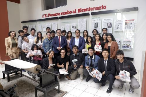 Vive Andina. Estudiantes de la Universidad Peruana Unión, Facultad de Ciencias Humanas y Educación III ciclo de la carrera de Ciencias de la Comunicación visitan Editora Perú. Foto: ANDINA/Luis Iparraguirre