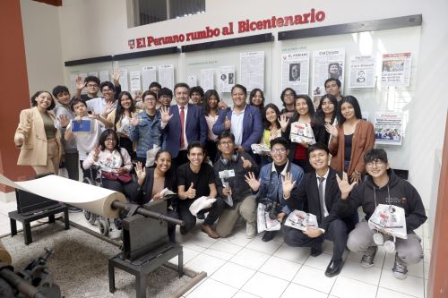 Estudiantes de la Universidad Peruana Unión visitan Editora Perú
