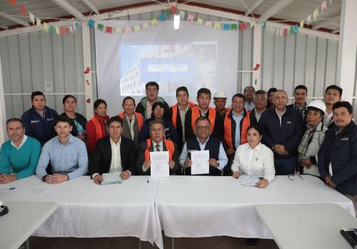 El Minsa y el Frente de Defensa de Cusco firmaron el acta para instalar la mesa técnico ejecutiva del Hospital Antonio Lorena para culminar las obras de este nosocomio. ANDINA/Difusión