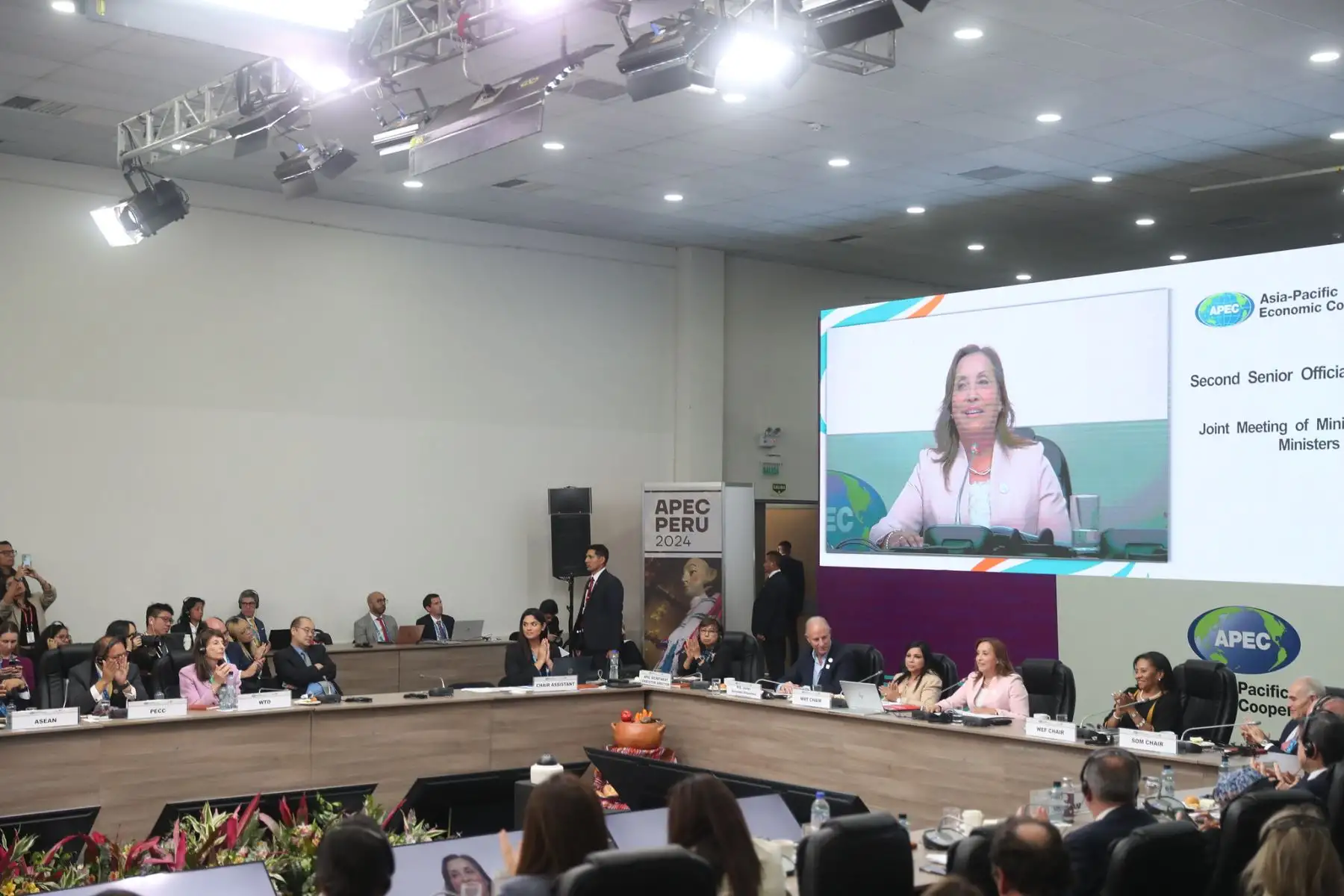 La presidenta Dina Boluarte participa en la reunión de ministras y ministros de los sectores mujer y comercio, integrantes de las 21 economías de APEC Asia Pacífico, realizada en Arequipa.
Foto: ANDINA/ Prensa Presidencia