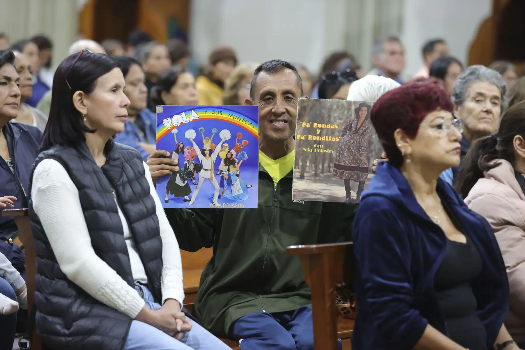 Pese a que Yola Polastri aún permanece en Cuidados Intensivos de la clínica Delgado, sus más queridos y cercanos amigos  ofrecen una misa de salud por la animadora  en la parroquia San José en Jesús María.
Foto: ANDINA/Melina Mejía