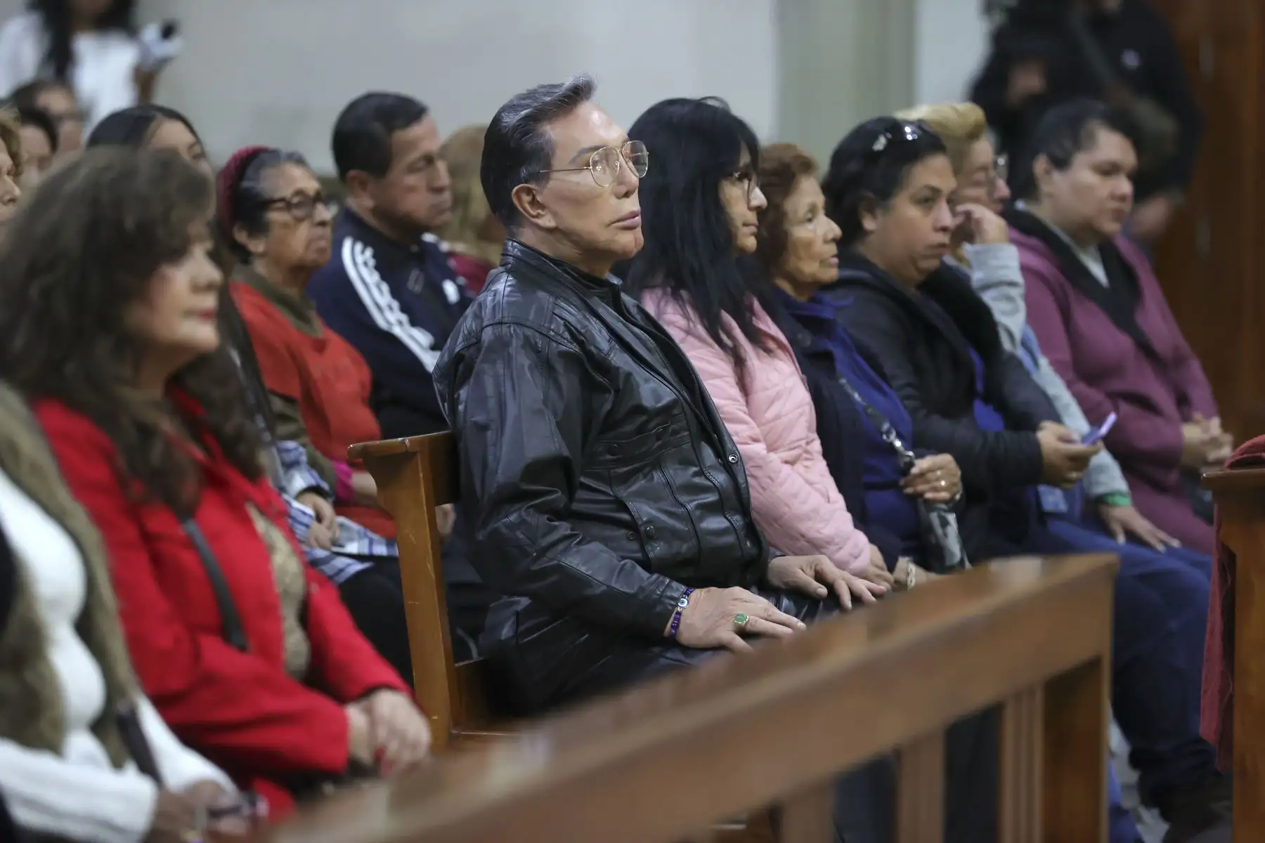 Pese a que Yola Polastri aún permanece en Cuidados Intensivos de la clínica Delgado, sus más queridos y cercanos amigos  ofrecen una misa de salud por la animadora  en la parroquia San José en Jesús María. En la imagen, el cantante Jimmy Santy.
Foto: ANDINA/Melina Mejía