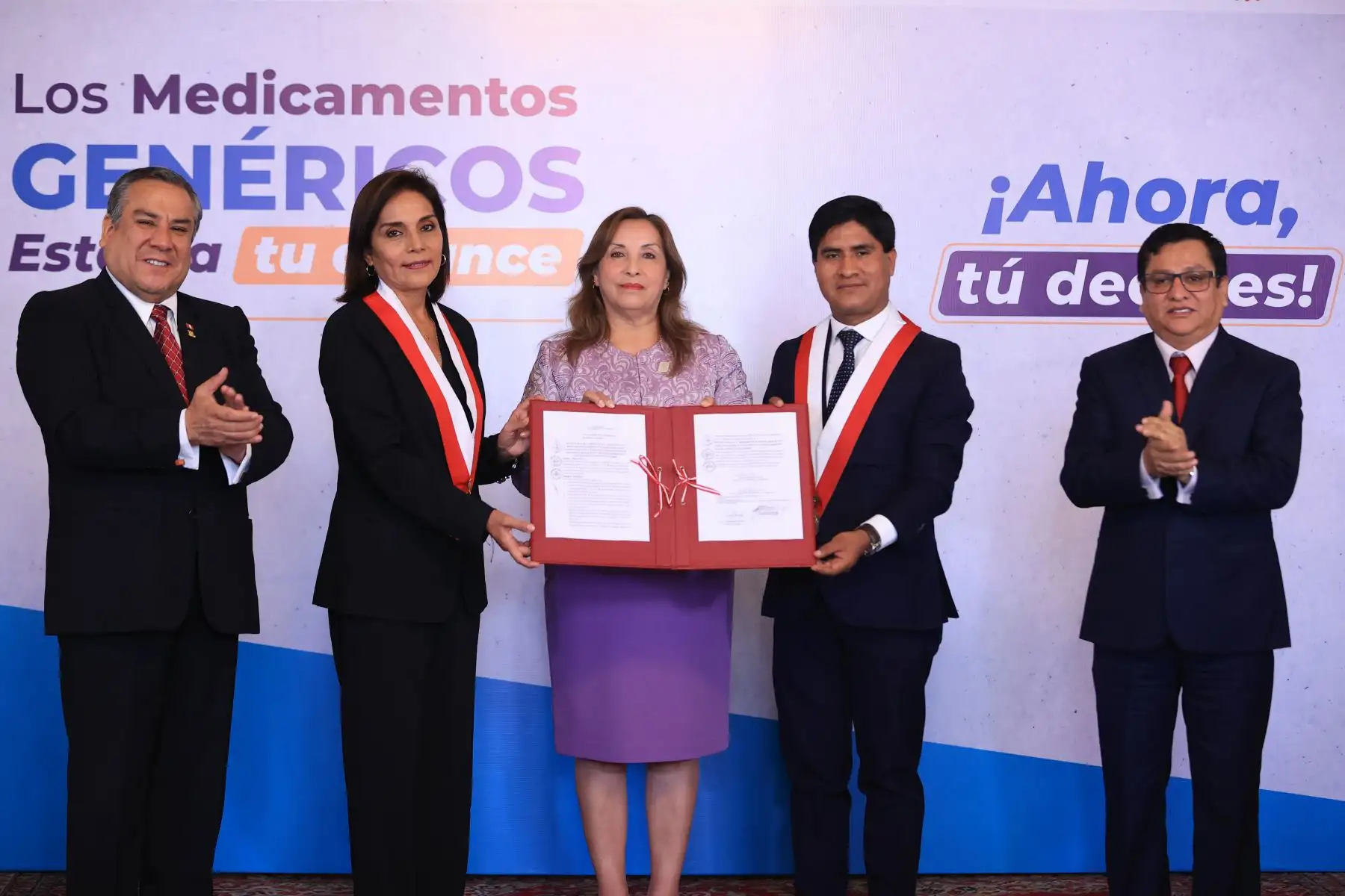 Promulgación de la ley que garantiza y promueve el acceso y uso de los medicamentos genéricos.
Foto: ANDINA/ Prensa Presidencia