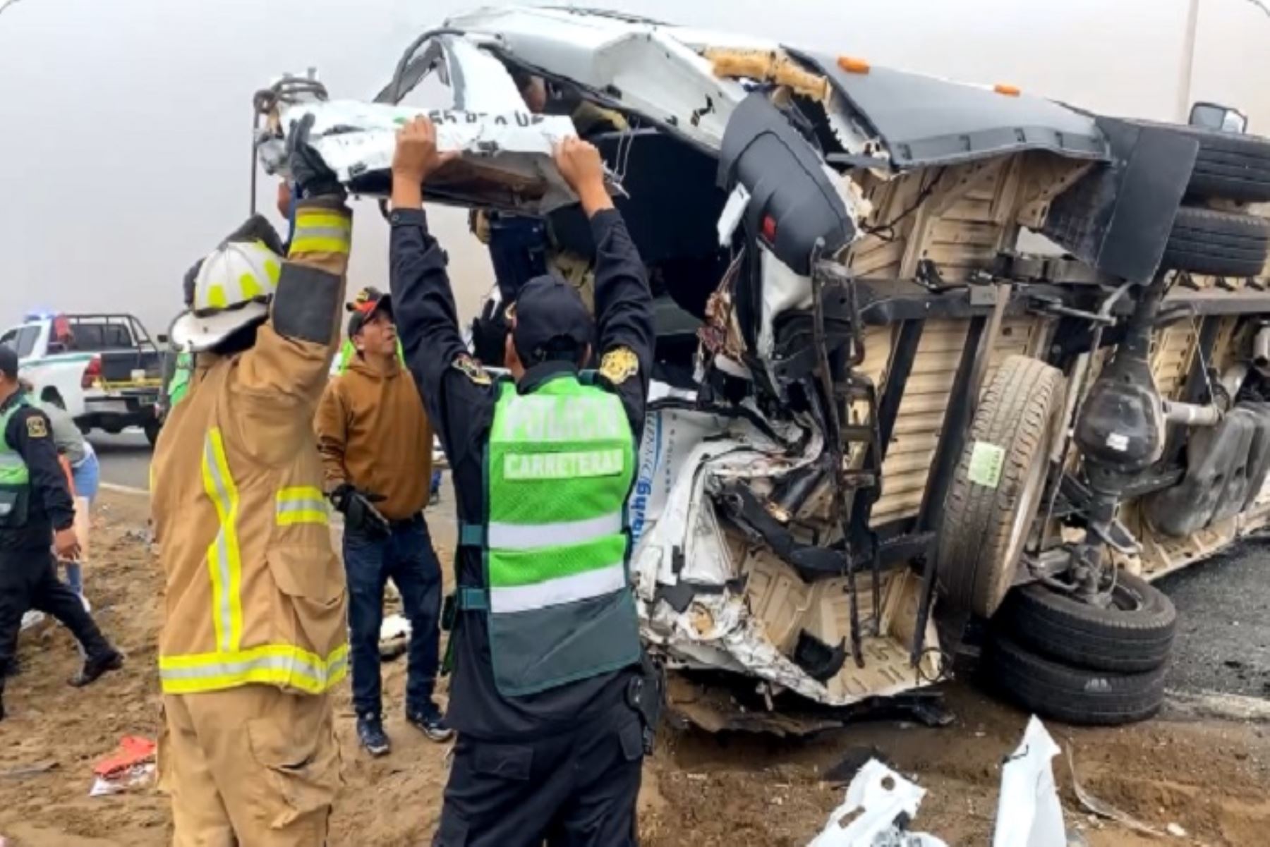 A parecer, el exceso de velocidad y la densa neblina habrían causado el choque múltiple.