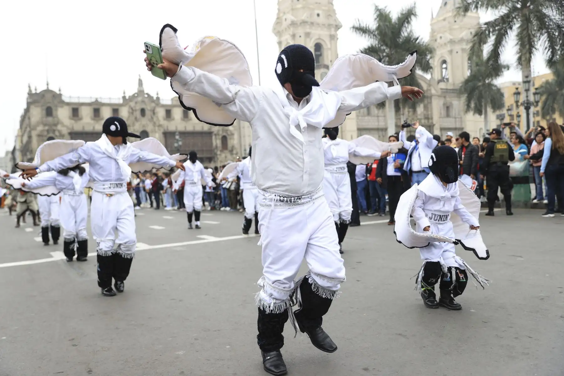 La presidenta Dina Boluarte participó del inicio de las actividades por los 200 años de la Batalla de Junín, que estuvo matizada con una comparsa folklórica integrada por los gloriosos Húsares de Junín. Foto:ANDINA/ Prensa Presidencia