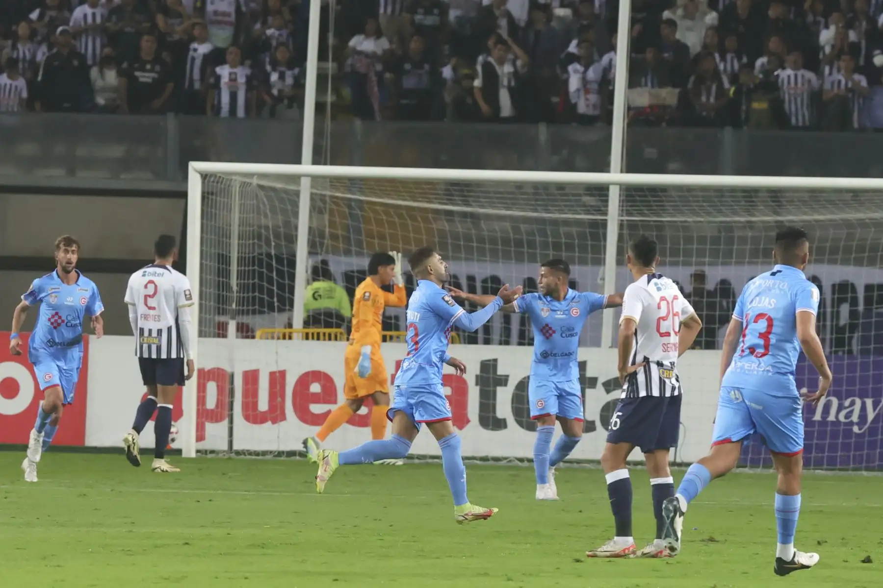 Luis Urruti celebra el gol anotado en el partido entre Alianza Lima y Garcilazo por el Torneo Apertura de la Liga 1. Foto: ANDINA/Melina Mejía