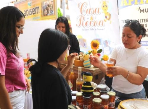 Por el Día Mundial de las Abejas, el Gobierno Regional de  San Martín anunció la construcción de cinco plantas de procesamiento de miel para impulsar su producción sostenible. ANDINA/Difusión