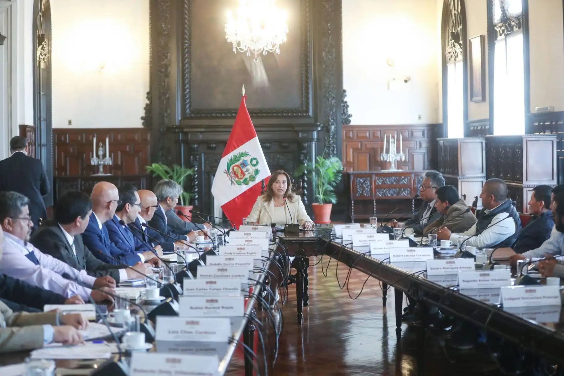 La presidenta Dina Boluarte sostuvo una reunión de trabajo, en Palacio de Gobierno, con alcaldes provinciales y distritales de las provincias de Pataz y Sánchez Carrión, de La Libertad. 
Foto: ANDINA/Prensa Presidencia