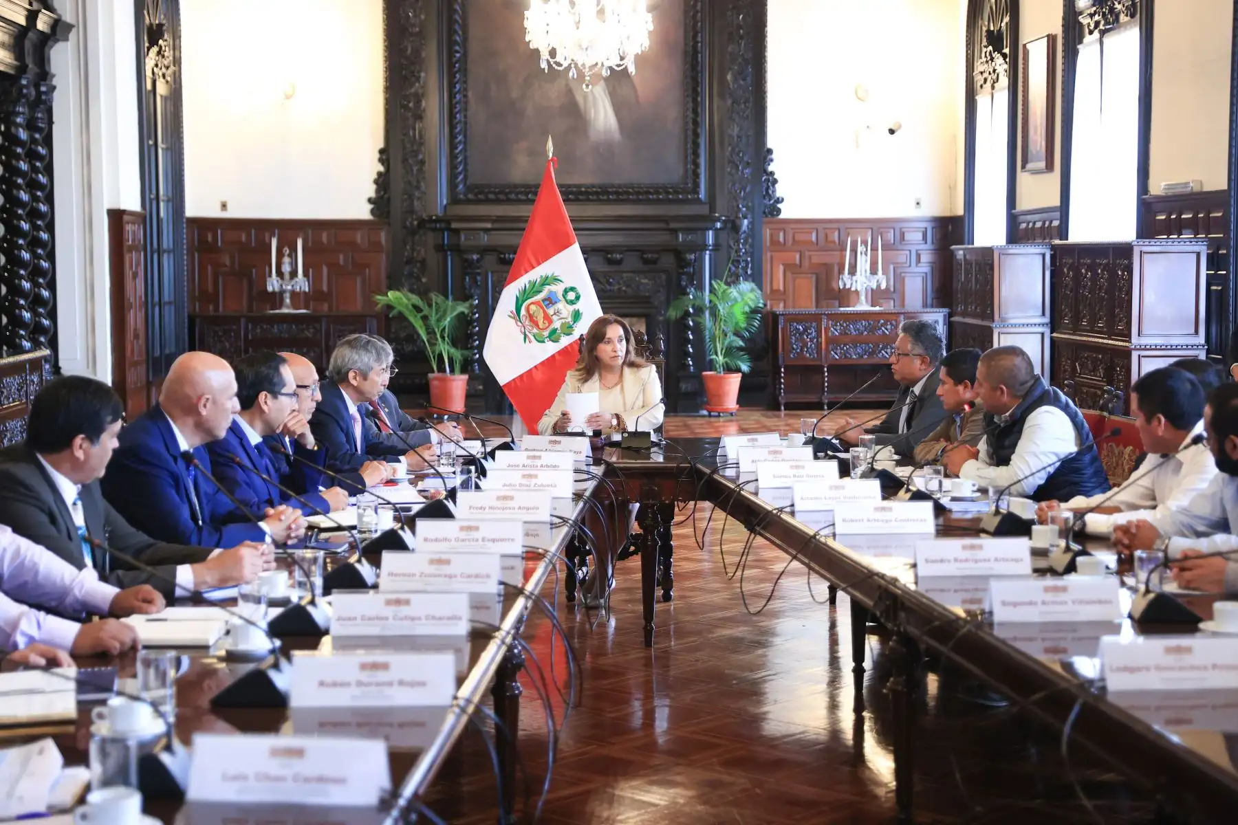 La presidenta Dina Boluarte sostuvo una reunión de trabajo, en Palacio de Gobierno, con alcaldes provinciales y distritales de las provincias de Pataz y Sánchez Carrión, de La Libertad. 
Foto: ANDINA/Prensa Presidencia