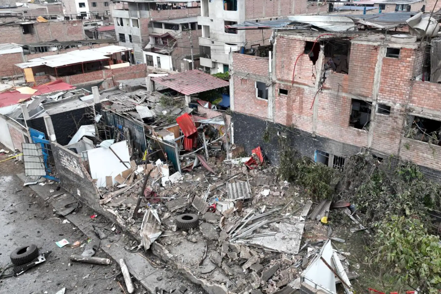El Ministerio de Energía y Minas (Minem) informó que viene coordinando con el Organismo Supervisor de la Inversión en Energía y Minería (Osinergmin) la supervisión en el sur de Lima, a fin de determinar las causas de la deflagración de esta tarde en el grifo Espinoza SAC de Villa María del Triunfo y tomar las medidas que correspondan. Foto: ANDINA/Braian Reyna