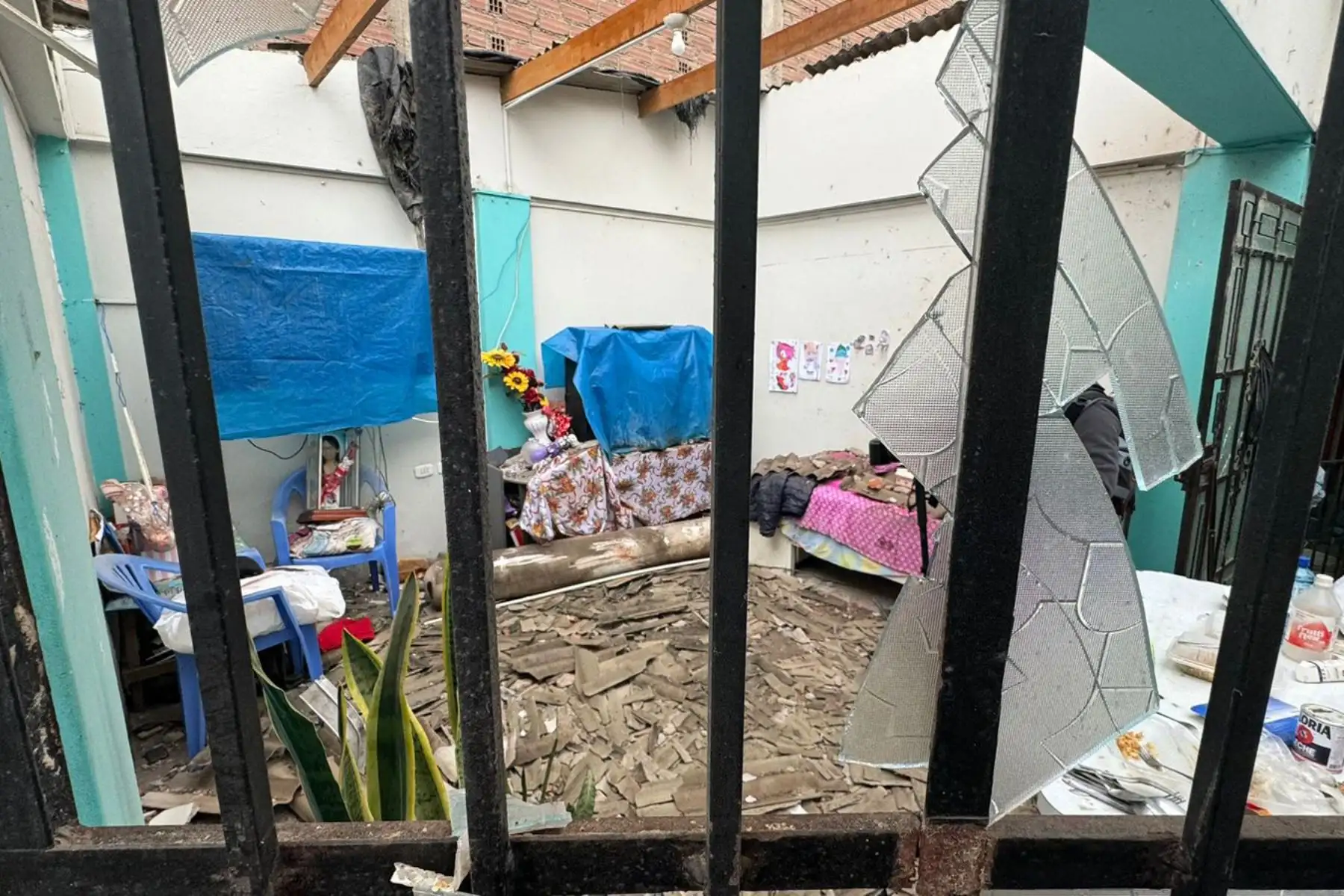 Decenas de casas y negocios dañados tras la deflagración en el grifo por la fuga de gas de natural vehicular (GNV) en el distrito de Villa María del Triunfo. Foto: ANDINA/Braian Reyna