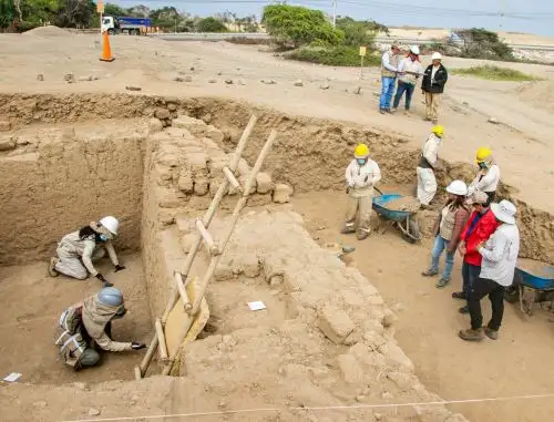 Con una inversión de S/ 2.5 iniciaron un proyecto de investigación arqueológica y conservación en los muros perimetrales de Utzh An (ex palacio Gran Chimú), que forma parte de uno de los conjuntos amurallados del complejo arqueológico Chan Chan. ANDINA/Difusión
