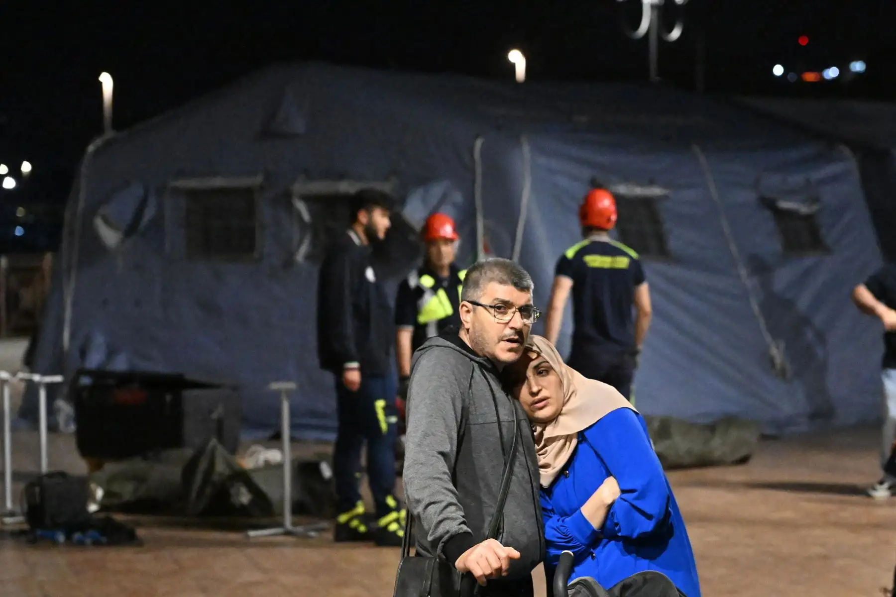 Los ciudadanos de Pozzuoli residen en dos campamentos establecidos por la Protección Civil en las zonas portuarias y costeras de Pertini, Nápoles, Italia. 
El más fuerte de los cuales fue de magnitud 4,4. Foto. ANDINA/ EFE