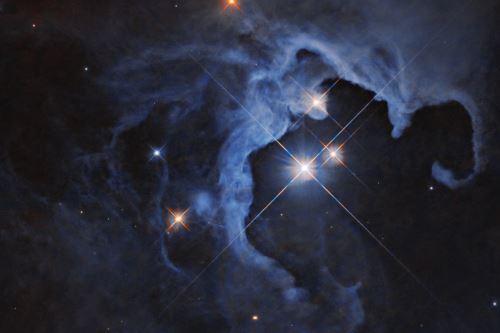 HP Tau es conocida como una estrella T Tauri, un tipo de estrella variable joven que se forma en grandes grupos estelares y aún no ha iniciado su proceso de fusión nuclear. Foto: NASA