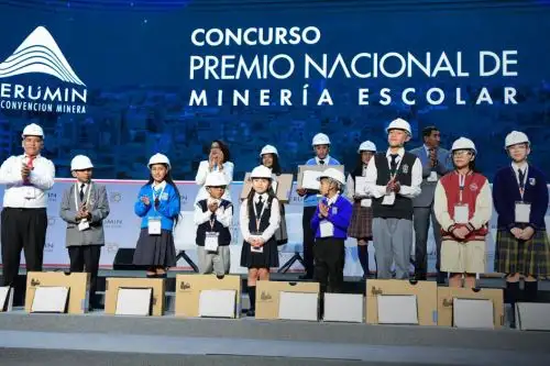 El concurso consta de cuatro categorías, según las cuales los escolares deben elaborar determinados trabajos artísticos que resalten la importancia de la minería en sus localidades y regiones, así como el aporte que genera para el desarrollo y futuro del país. Foto: ANDINA/Difusión