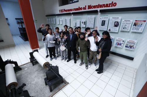 Alumnos de UTP y UCH visitan Editora Perú como parte del programa Vive Andina