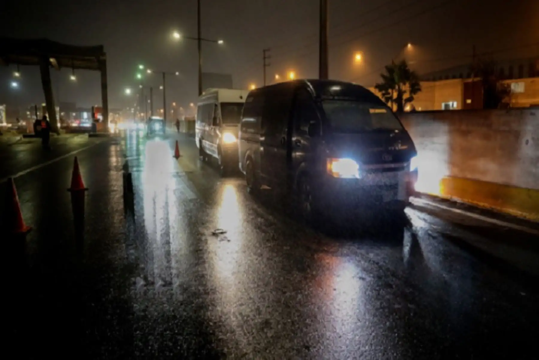 Los conductores, transportistas y usuarios pueden comunicarse al WhatsApp Fiscafono (999 382 606) de la Sutran para reportar cualquier incidencia en la Red Vial Nacional.