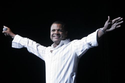 Fotografía de archivo del cantautor Omar Geles, en el concierto "100% Colombiano" (julio de 2006). Foto: EFE