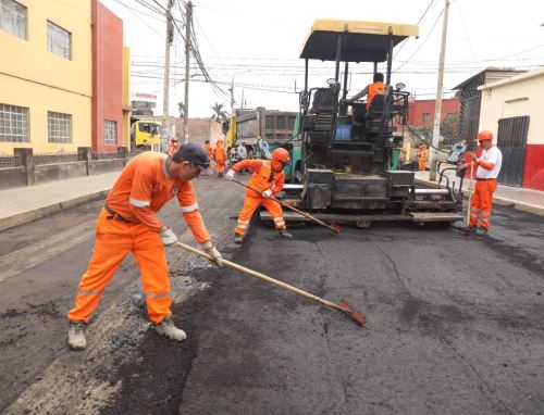 Más de 65,000 metros cuadrados de asfalto de la ciudad de Trujillo, afectados por lluvias intensas y huaicos causados por el Fenómeno El Niño, serán cambiados por la municipalidad. ANDINA/Difusión