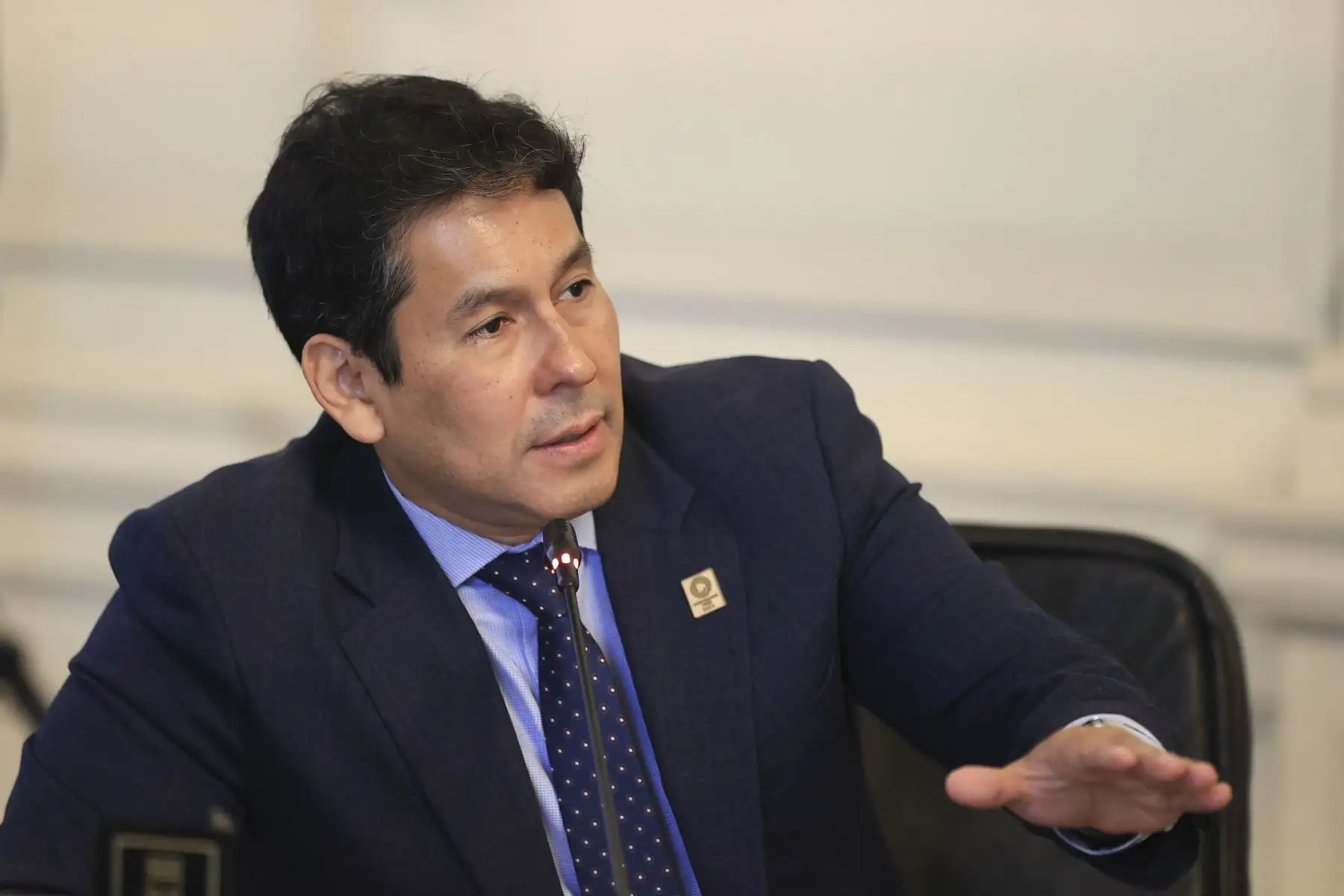 El ministro de Desarrollo e Inclusión Social, Julio Demartini, participa en la sesión del Consejo de Ministros en Palacio de Gobierno, en el que la presidenta Dina Boluarte coordina, entre otros temas, las acciones para continuar enfrentando la epidemia del dengue en el país. Foto: ANDINA/Presidencia