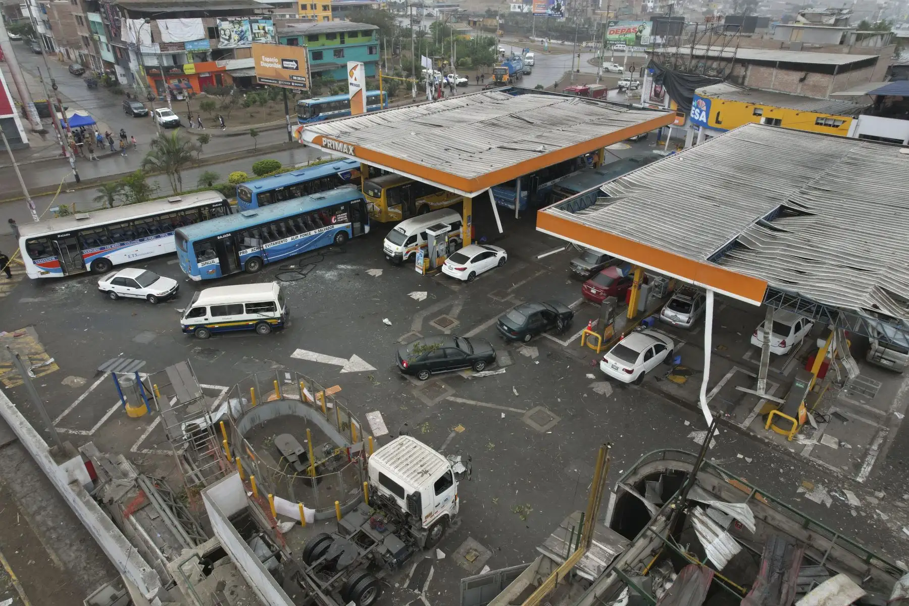 Imágenes de la zona afectada por la explosión del grifo  Primax de Villa María del Triunfo por fuga de gas.

Foto: ANDINA/Juan Carlos Guzmán Negrini