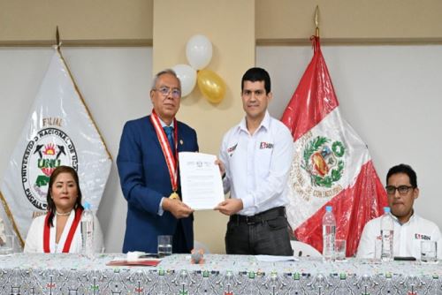 La ceremonia se desarrolló en la filial de la Universidad Nacional de Ucayali en Aguaytía y contó con la participación de estudiantes, profesores y autoridades.