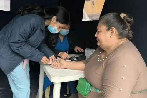 Durante las consultas médicas, se está proporcionando atención primaria, control de enfermedades crónicas y suministro de medicamentos esenciales. Foto: ANDINA/Difusión