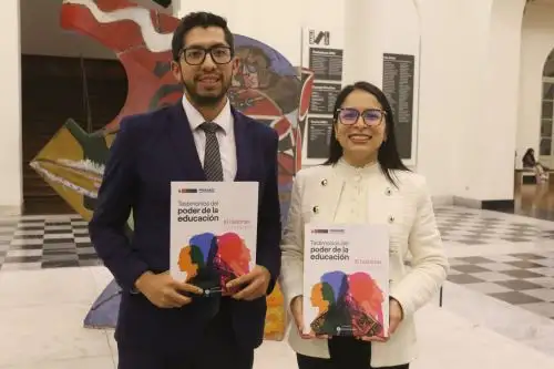 El lanzamiento del libro se realizó en una ceremonia especial en la que participaron los jóvenes protagonistas del libro, que han narrado el antes y el después, en su vida, luego de haber recibido el apoyo del Estado peruano. Foto: ANDINA/Héctor Vinces