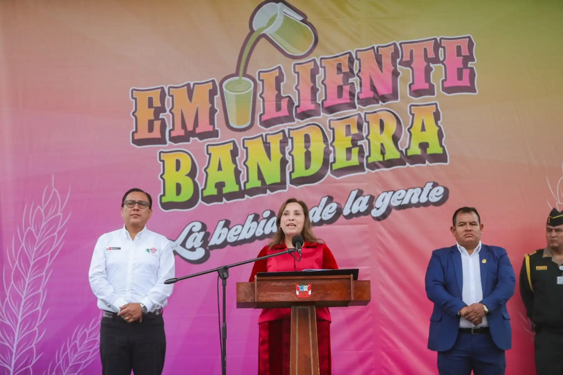 Más de 70,000 emolienteros fueron reconocidos de interés sectorial y recibieron el distintivo Emoliente Bandera por su aporte a la conservación de las tradiciones nacionales. Foto: ANDINA/Prensa Presidencia