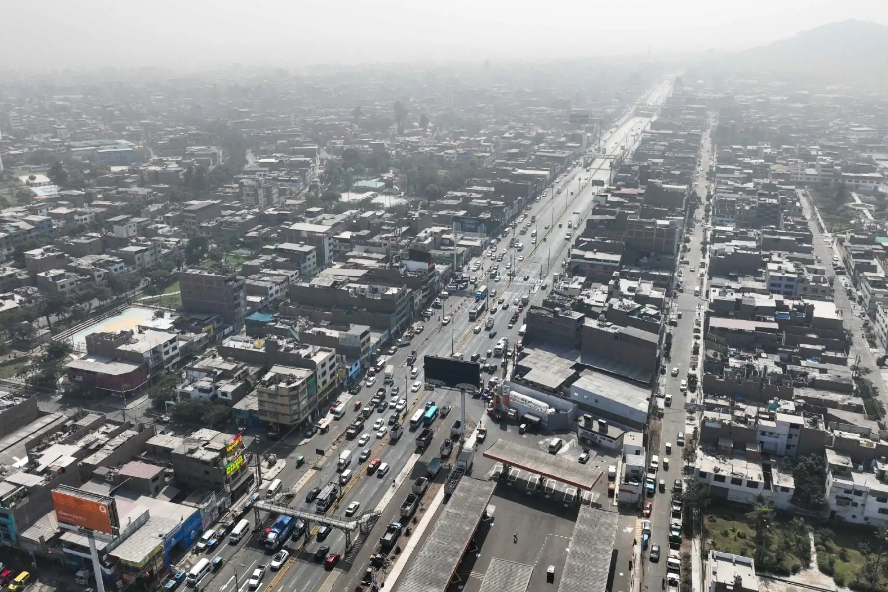 La Autoridad del Transporte para Lima y Callao ATU informó que se liberaron 3 tramos de la vía principal y de los carriles auxiliares de la Carretera Central que estaban cerrados para la construcción de las estaciones Vista Alegre, Prolongación Javier Prado y Municipalidad de Ate de la Línea 2 del Metro de Lima. Foto: ANDINA/Daniel Bracamonte