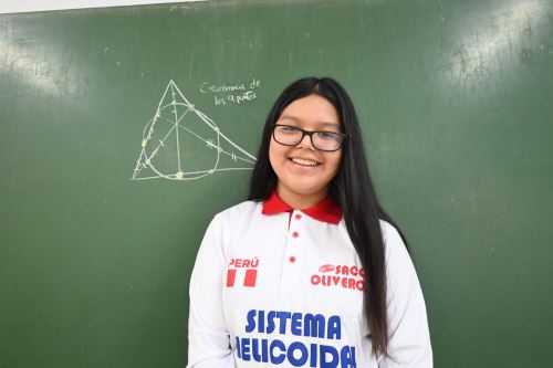 Angie Alcántara, una destacada estudiante peruana, que sobresale  en el ámbito académico. Foto: ANDINA/Difusión