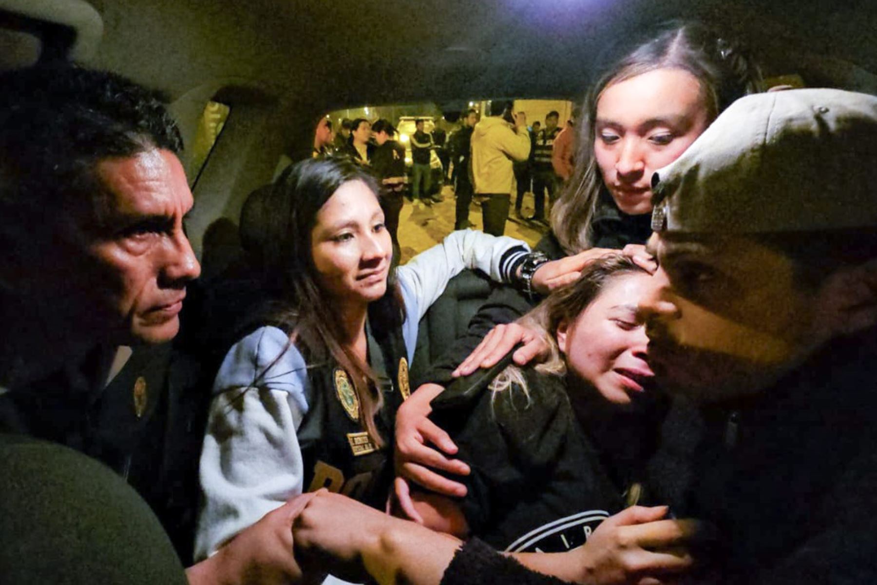 La Policía Nacional del Perú (PNP) logró rescatar esta noche a la empresaria Jackeline Salazar Flores, secuestrada hace 11 días en Los Olivos.
Foto: Mininter