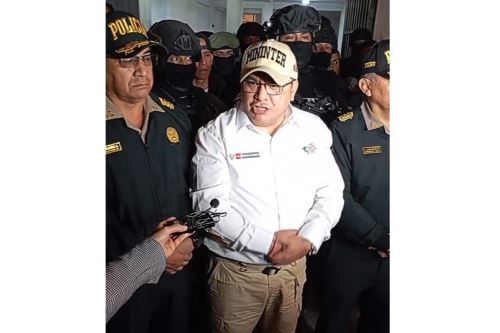 Ministro del Interior, Juan Santiváñez, declara tras el rescate de Jackeline Salazar. Imagen: Captura TV