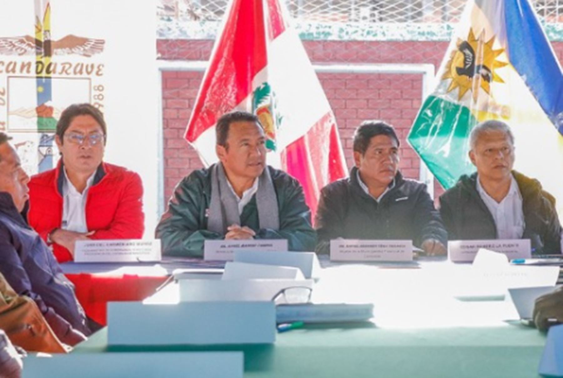 El ministro de Desarrollo Agrario y Riego, Ángel Manero, en compañía de autoridades de Candarave, aprobaron el Plan de Acción para la atención de la problemática hídrica en esta provincia de Tacna.