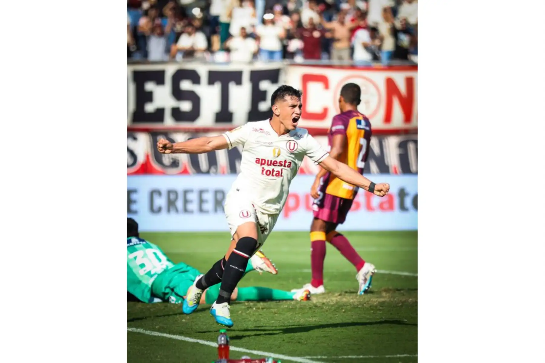 Jose Rivera celebra su gol durante el partido entre Universitario y Chankas por la copa del torneo Apertura de la Liga 1. Foto: ANDINA/Difusión