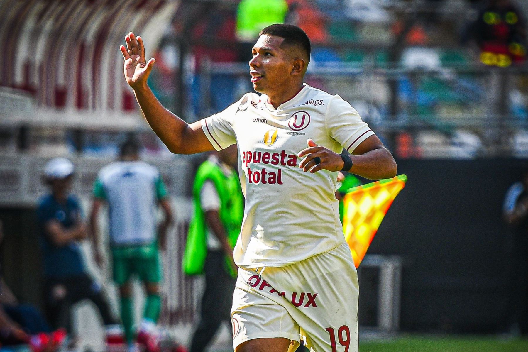 Edison Flores anoto el primer gol de Universitario ante Los Chankas.