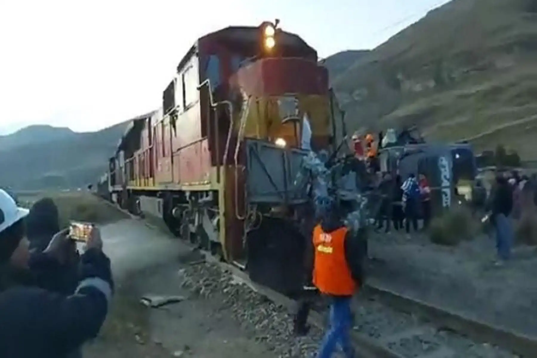 La Sutran, al tomar conocimiento del lamentable accidente, activó todos sus protocolos de atención inmediata coordinando con la Policía Nacional del Perú (PNP).
