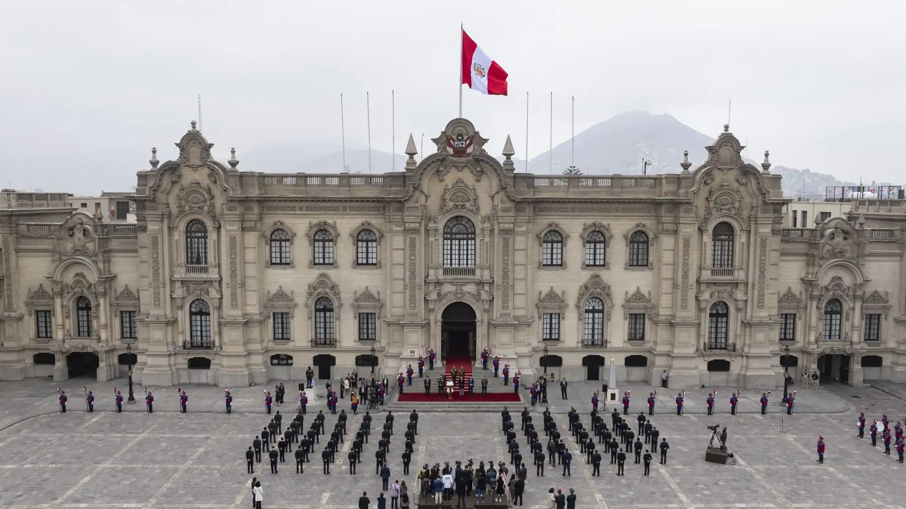 Reconocimiento al personal policial que participó en el rescate de empresaria peruana. Foto: ANDINA/Prensa Presidencia