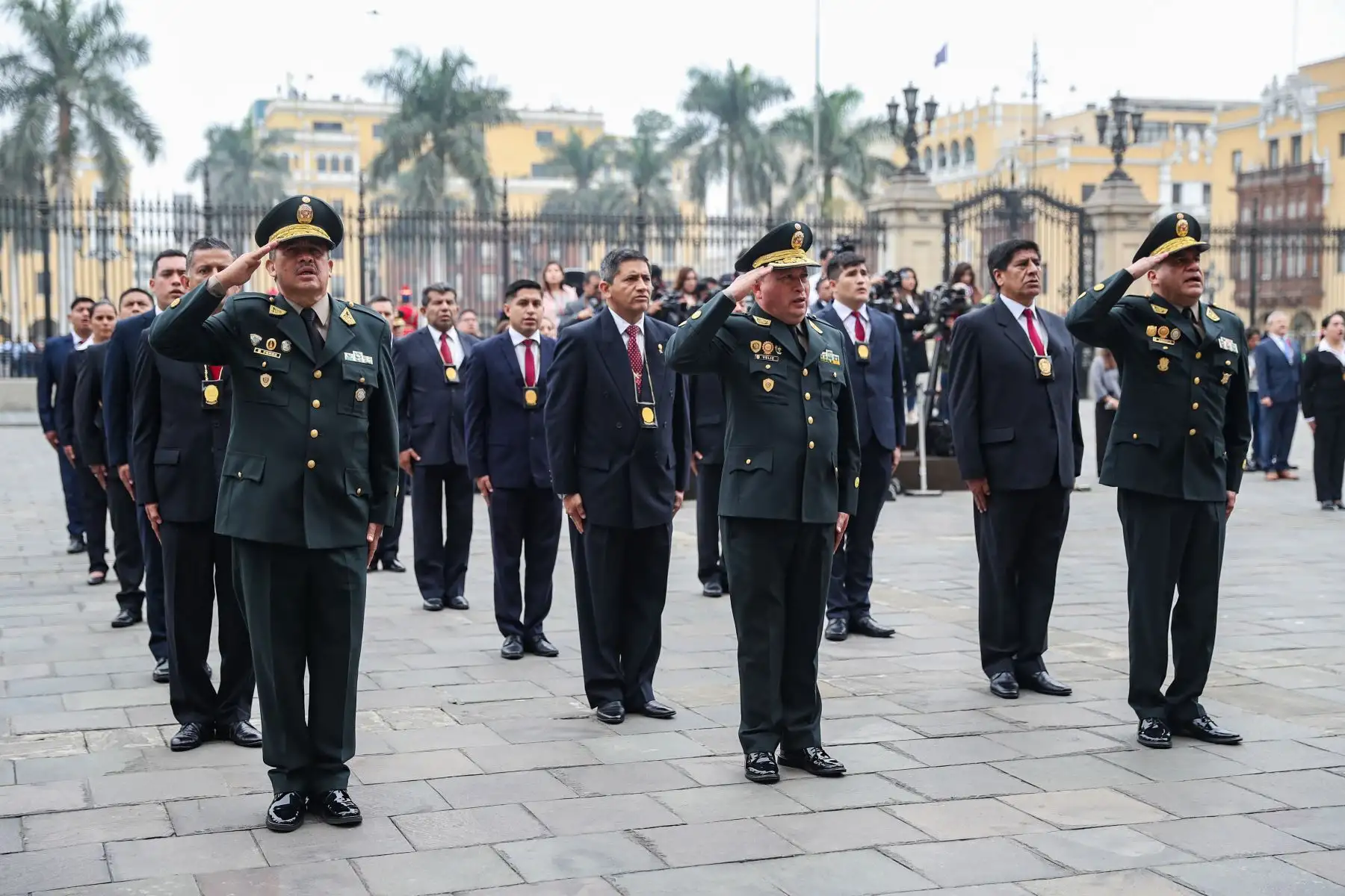 Reconocimiento al personal policial que participó en el rescate de empresaria peruana. Foto: ANDINA/Prensa Presidencia