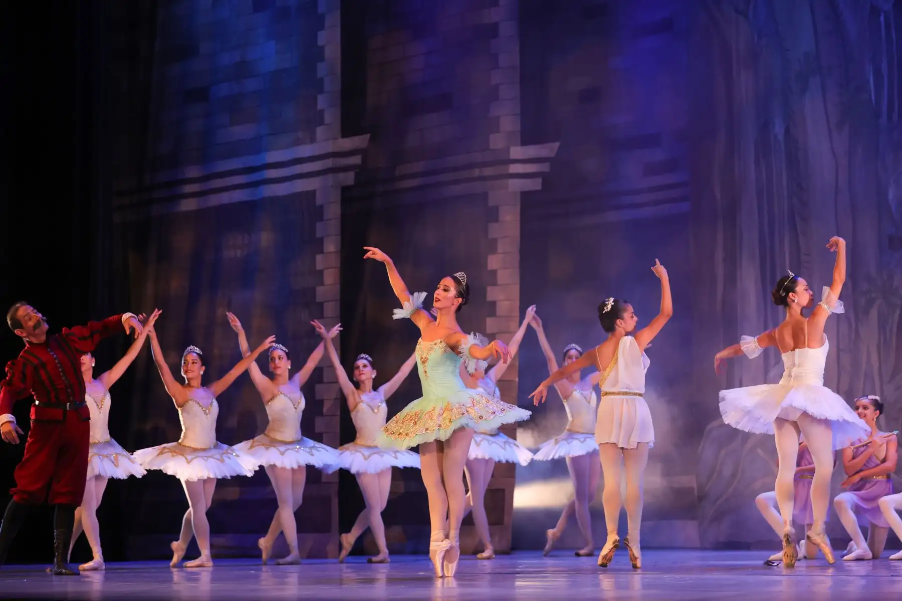 El Ballet Nacional del Perú da inicio a su primera temporada del presente año con “Don Quijote”, popular puesta en escena basada en el segundo capítulo de la novela homónima de Miguel de Cervantes Saavedra. Foto: ANDINA/Melina Mejía