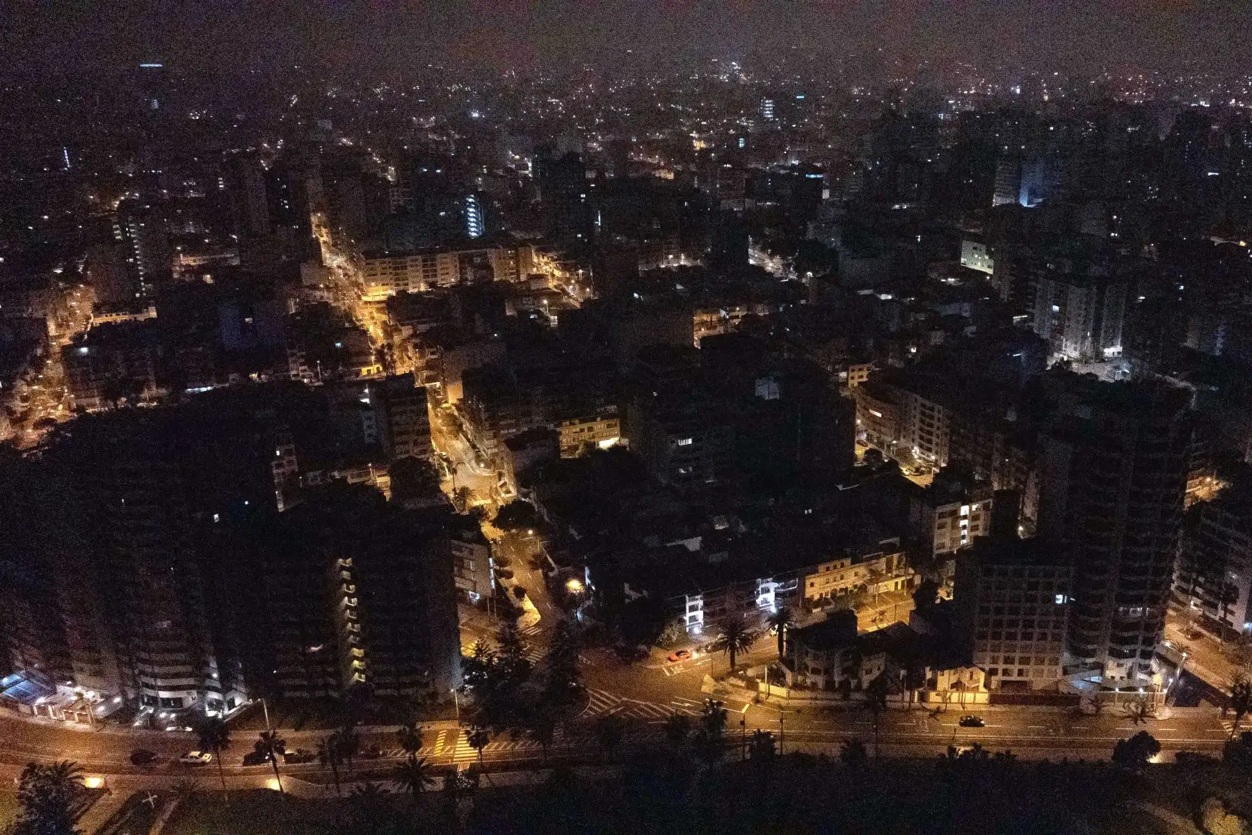 En Lima Metropolitana se esperan valores entre los 13°C y 17°C durante las noches y madrugadas y, temperaturas diurnas entre 19°C y 23°C. En la región costera de Lima, se alcanzarían temperaturas mínimas entre 13 °C y 17 °C y valores entre 23 °C a 30 °C durante el día.