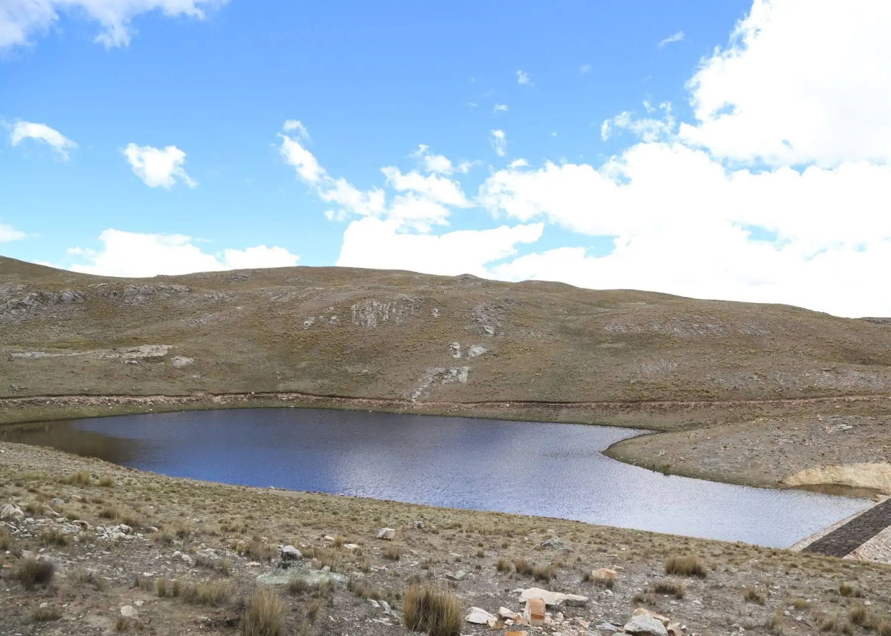 Más de S/ 2 millones destina la Unidad Ejecutora Fondo Sierra Azul en la construcción de 12 qochas en las provincias de Huamanga, Huanta y Cangallo, región Ayacucho. ANDINA/Difusión