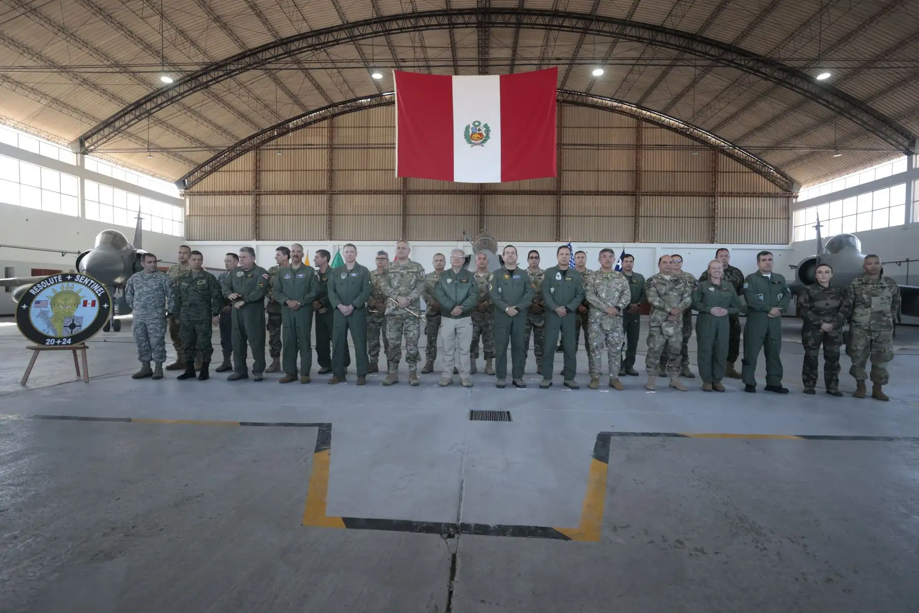 El ministro de Defensa, Walter Astudillo, inauguró hoy el ejercicio militar multinacional Resolute Sentinel 2024, que se realiza en el país con la participación de Brasil, Chile, Colombia, Ecuador, Estado Unidos y Francia. Foto: ANDINA/ Vidal Tarqui