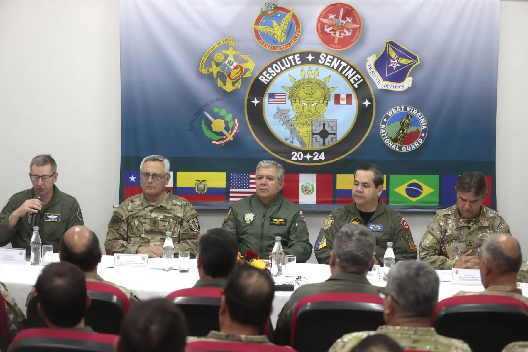 El ministro de Defensa, Walter Astudillo, inauguró hoy el ejercicio militar multinacional Resolute Sentinel 2024, que se realiza en el país con la participación de Brasil, Chile, Colombia, Ecuador, Estado Unidos y Francia. Foto: ANDINA/ Vidal Tarqui