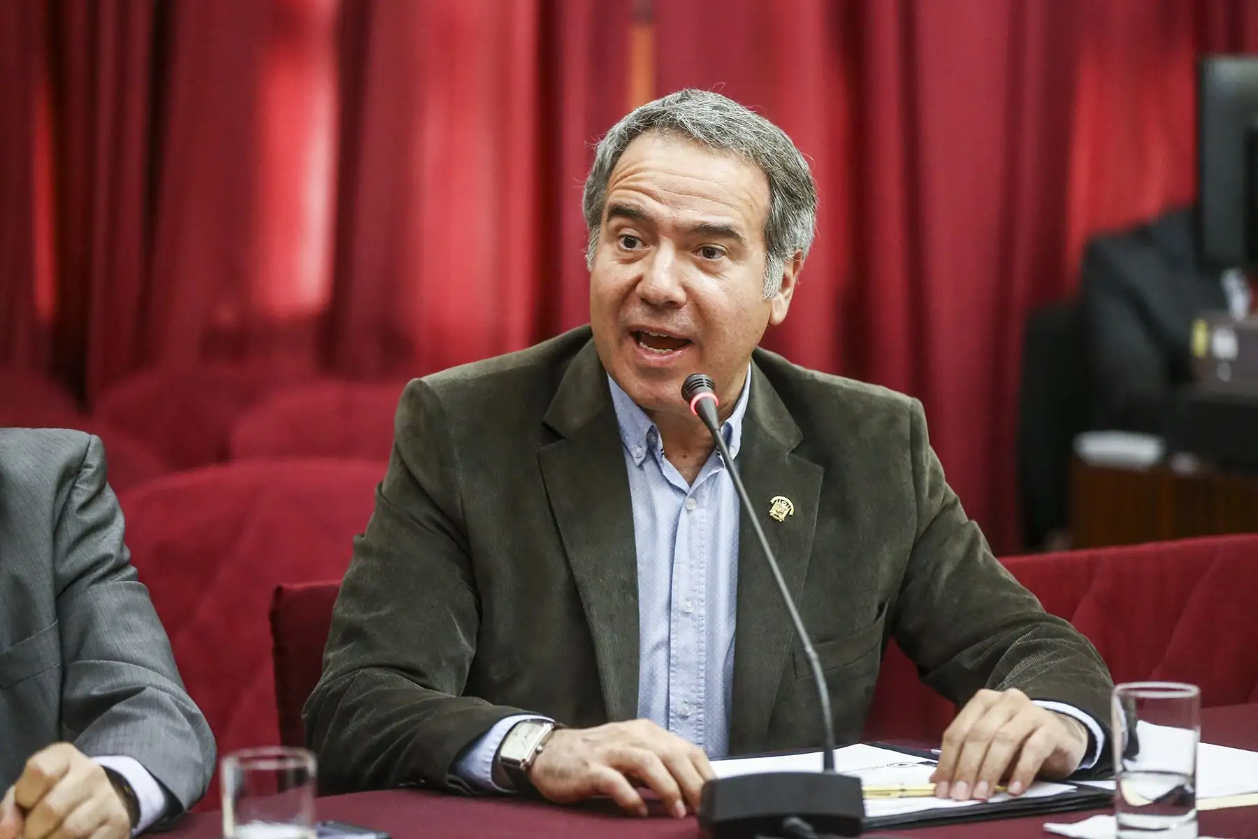 Francisco Petrozzi Franco, tenor lírico, fue electo congresista el 2016 por el partido Fuerza Popular y presidió la Comisión de Cultura del Parlamento, desde donde impulsó la creación de la Universidad Nacional de Música, la Ley General de  Biblioteca Nacional, la Ley del Libro, la Ley de puesta en valor del Centro Histórico del Cusco, entre otros. Foto: Congreso