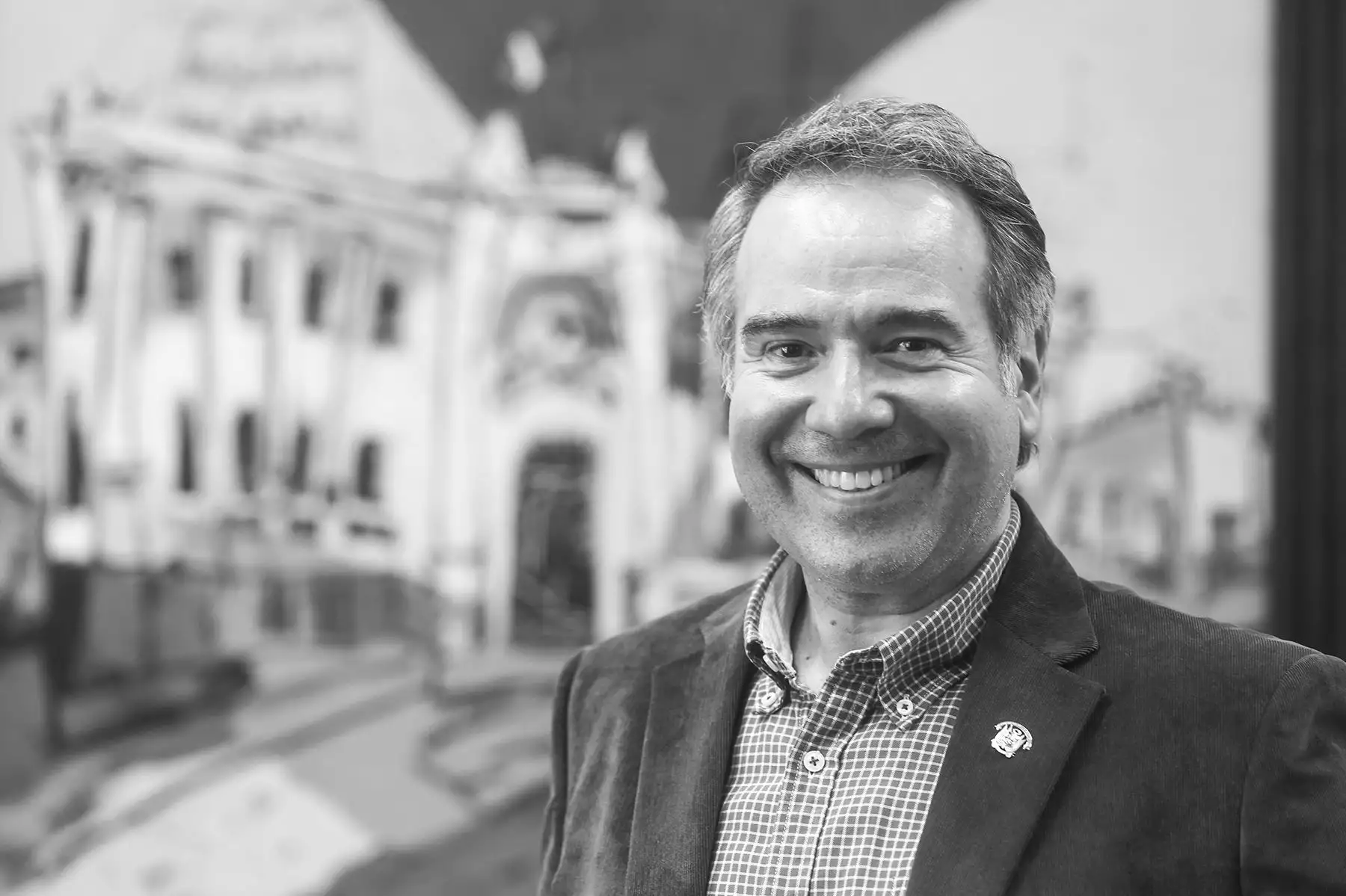 Francisco Petrozzi Franco, tenor lírico, fue electo congresista el 2016 por el partido Fuerza Popular y presidió la Comisión de Cultura del Parlamento, desde donde impulsó la creación de la Universidad Nacional de Música, la Ley General de  Biblioteca Nacional, la Ley del Libro, la Ley de puesta en valor del Centro Histórico del Cusco, entre otros. Foto: Congreso de la República